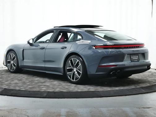 2025 Porsche Panamera 4