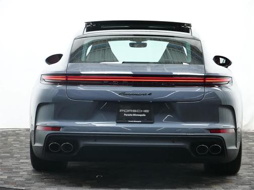 2025 Porsche Panamera 4