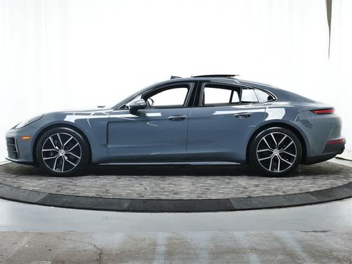 2025 Porsche Panamera 4