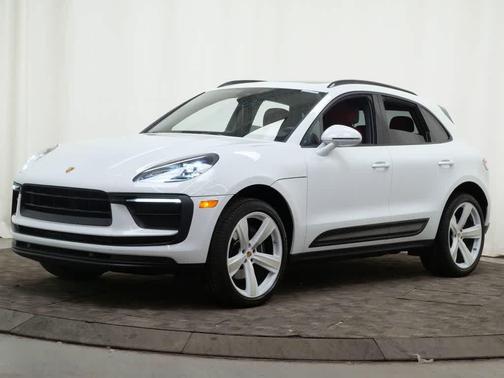 Carrara White Metallic 2022 Porsche Macan AWD