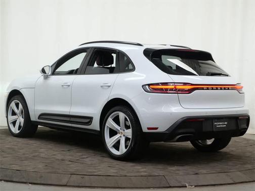 2022 Porsche Macan AWD