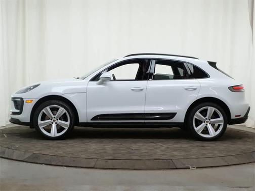 2022 Porsche Macan AWD