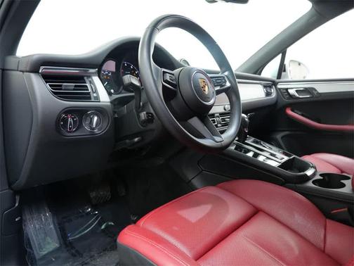 2022 Porsche Macan AWD