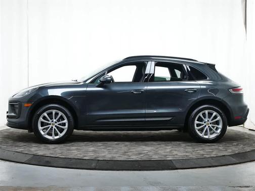 2025 Porsche Macan AWD