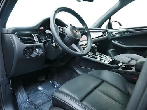 2025 Porsche Macan AWD