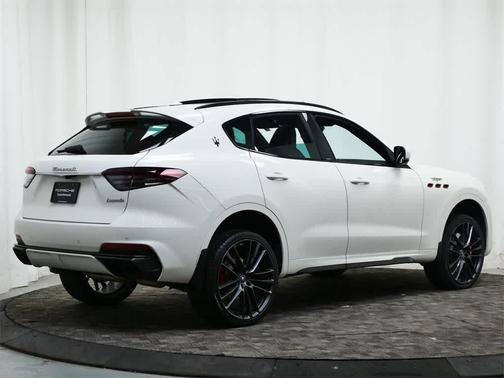 2022 Maserati Levante Trofeo