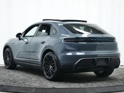 2025 Porsche Macan 4