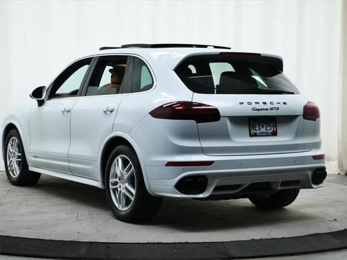2016 Porsche Cayenne GTS