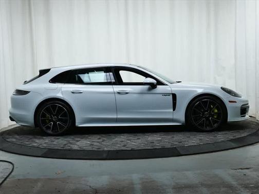 2022 Porsche Panamera E-Hybrid Sport Turismo 4S