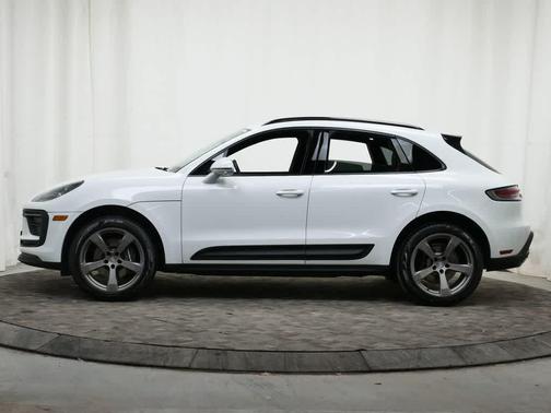 2025 Porsche Macan AWD