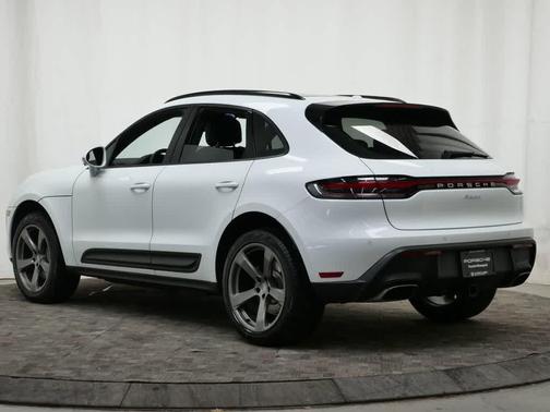 2025 Porsche Macan AWD