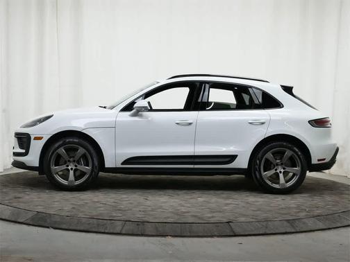 2025 Porsche Macan AWD