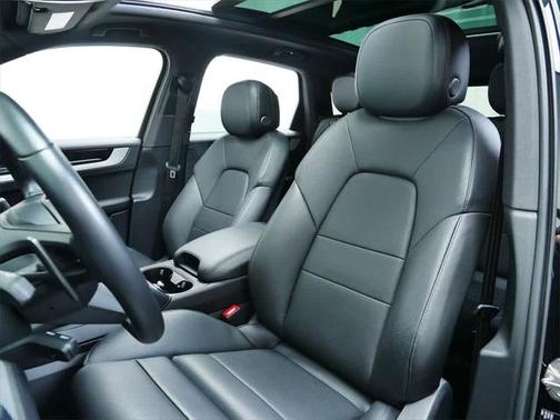 2024 Porsche Cayenne AWD