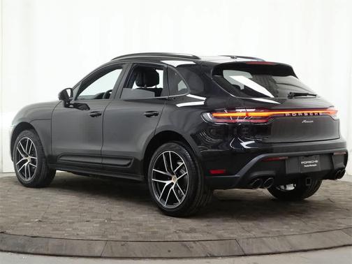 2025 Porsche Macan AWD