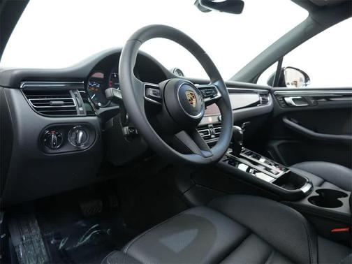 2025 Porsche Macan AWD