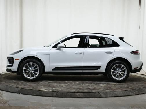2026 Porsche Macan AWD