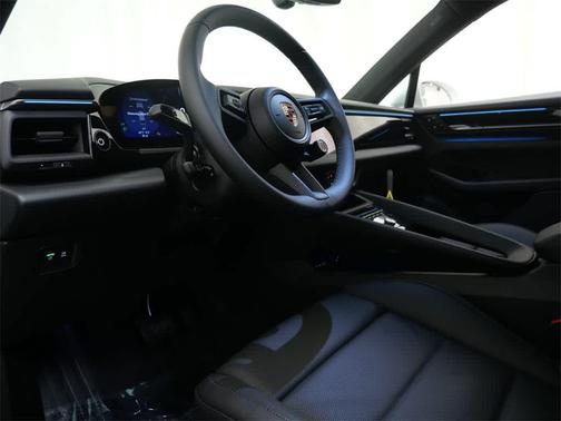 2026 Porsche Macan 4