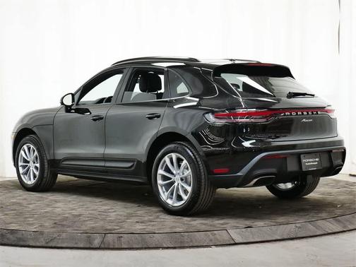 2026 Porsche Macan AWD