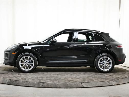 2026 Porsche Macan AWD