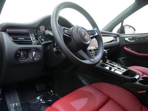 2025 Porsche Macan AWD
