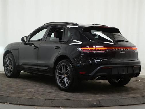 2025 Porsche Macan AWD