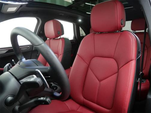 2025 Porsche Macan AWD