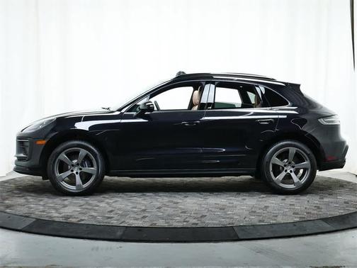 2025 Porsche Macan AWD