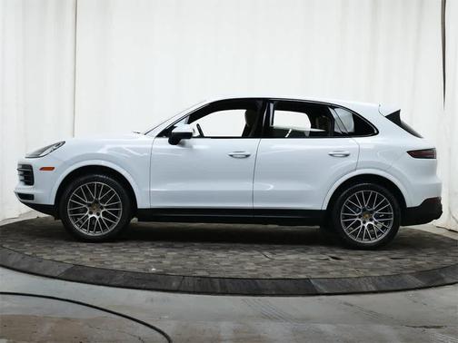 2023 Porsche Cayenne Platinum Edition