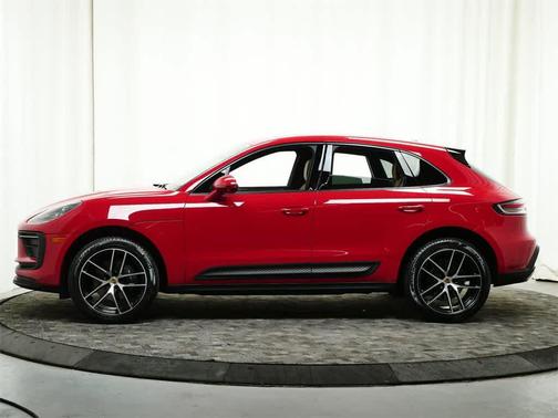 2022 Porsche Macan Base (PDK)