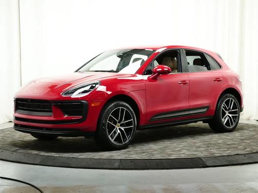 2022 Porsche Macan Base (PDK)