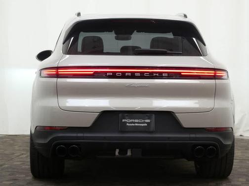 Cashmere Beige Metallic 2026 Porsche Cayenne Cayenne