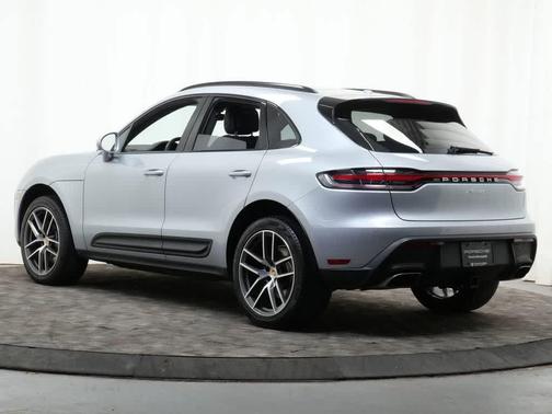 Dolomite Silver Metallic 2022 Porsche Macan Macan
