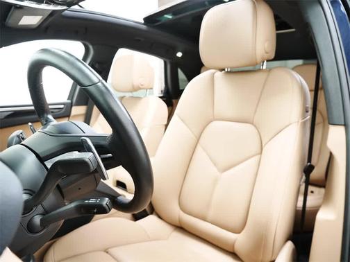 2023 Porsche Macan T