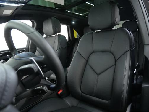 2025 Porsche Macan T