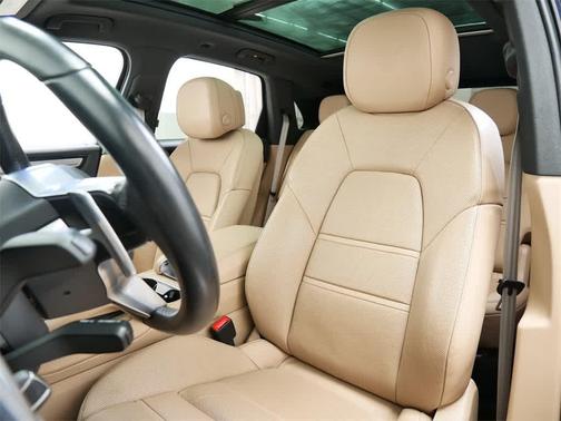 2023 Porsche Cayenne Platinum Edition