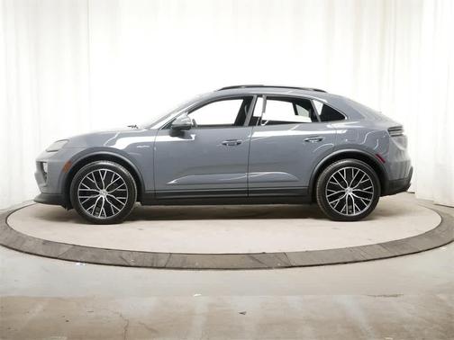 2025 Porsche Macan 4