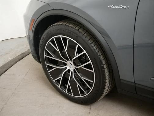 2025 Porsche Macan 4