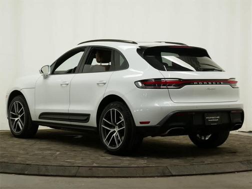 2025 Porsche Macan AWD