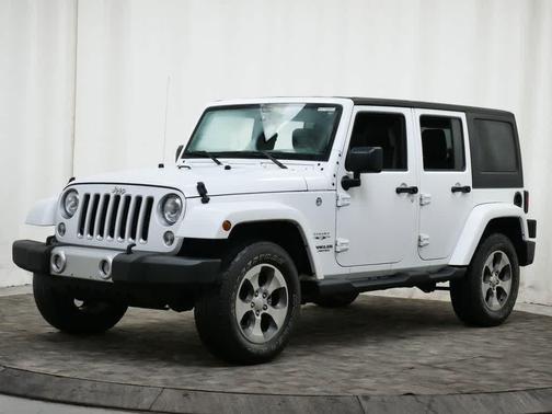 Bright White Clearcoat 2017 Jeep Wrangler Unlimited Sahara