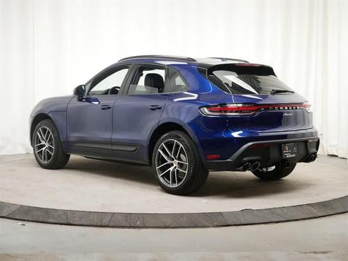 2025 Porsche Macan AWD