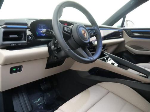 2026 Porsche Macan 4