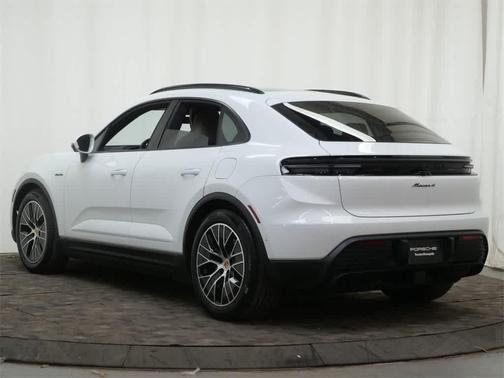 2026 Porsche Macan 4