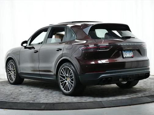 2023 Porsche Cayenne E-Hybrid S