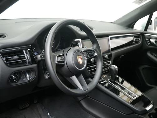 2025 Porsche Macan AWD
