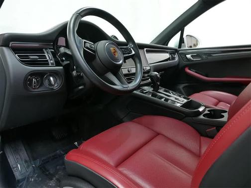 2025 Porsche Macan AWD