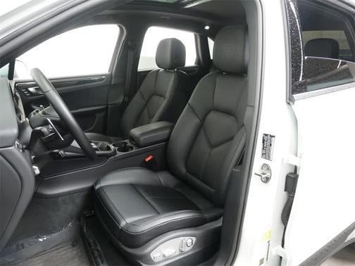 2025 Porsche Macan AWD