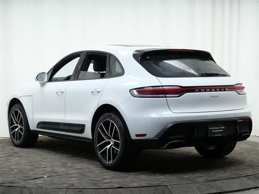 2025 Porsche Macan AWD