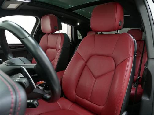 2025 Porsche Macan AWD