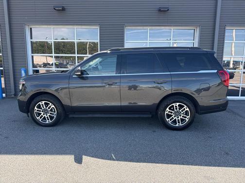 Dark Matter Gray Metallic 2025 Ford Expedition Active