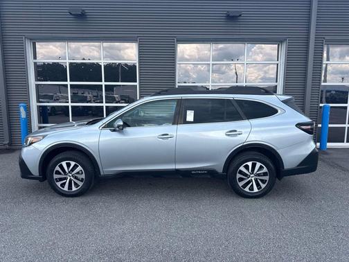 Ice Silver Metallic 2020 Subaru Outback Premium